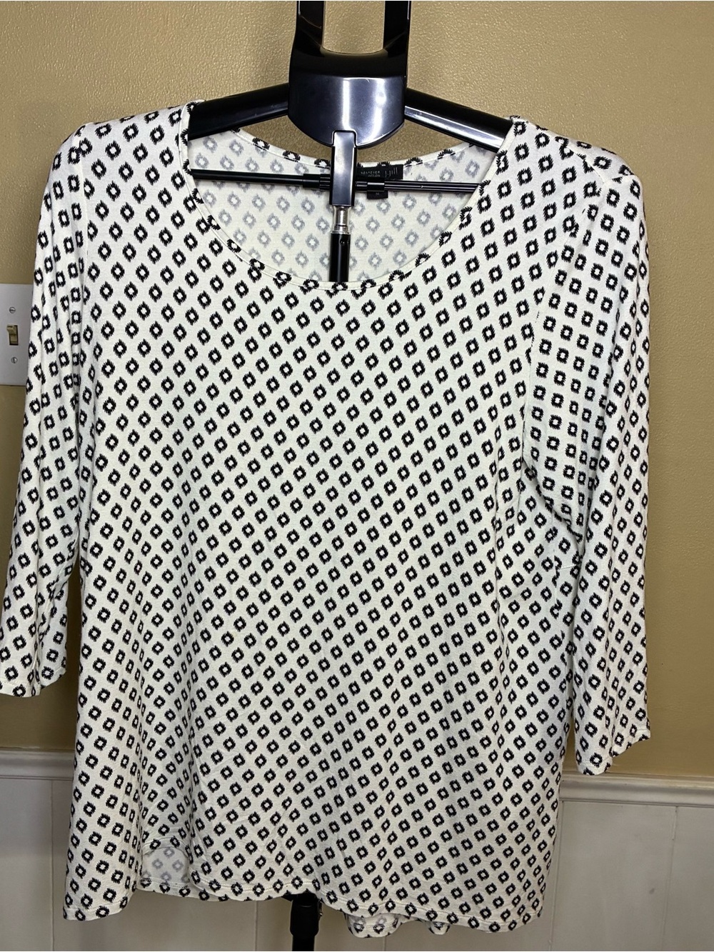 J. Jill Black and White Geometric Scoop Neck Long Sleeve Top